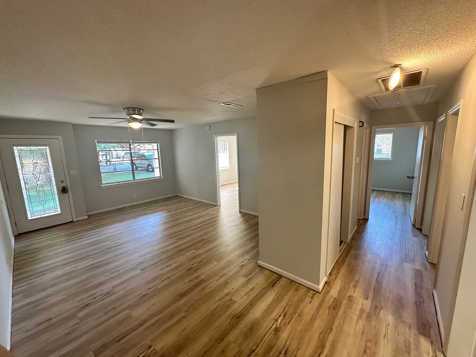 3 bed, 1.5 bath, 2166 sqft, $1,650 — Photo 3