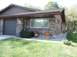 1108 Fulton Dr, Streamwood, IL 60107