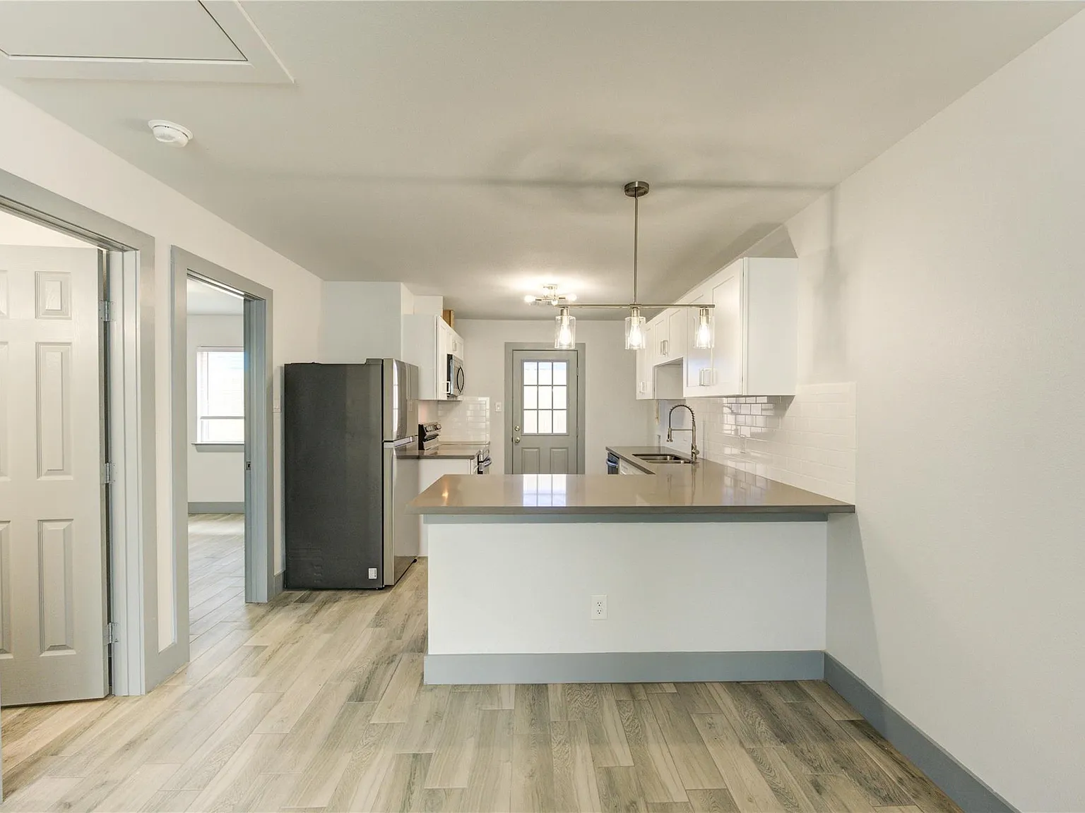2 bed, 1.0 bath, 650 sqft, $1,350 — Photo 4
