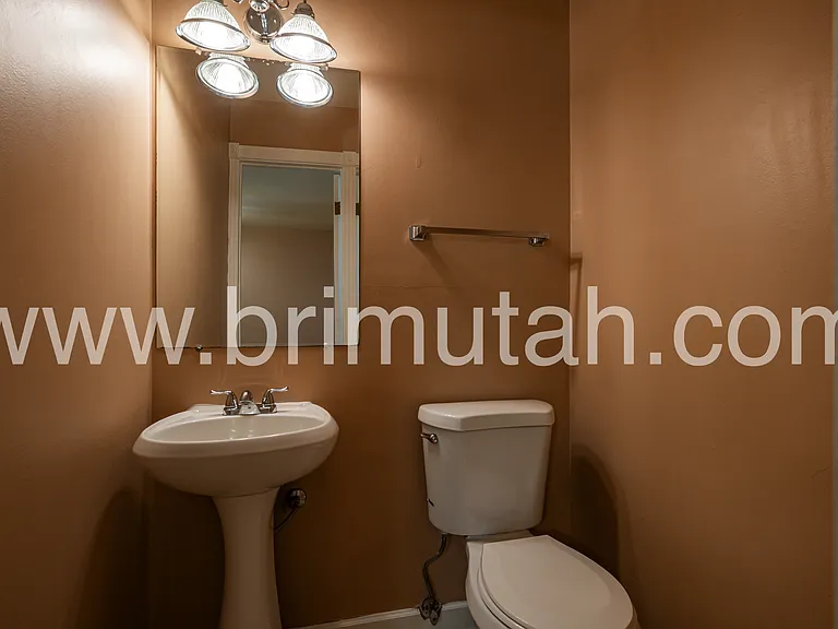 1561 E Delaware Ln — Photo 9