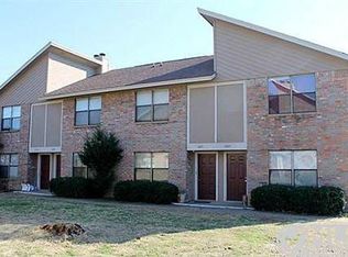 3055 W Sycamore Cir, Euless, TX 76040