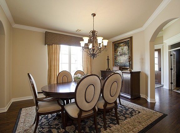 Arches Frame Elegant Formal Dining