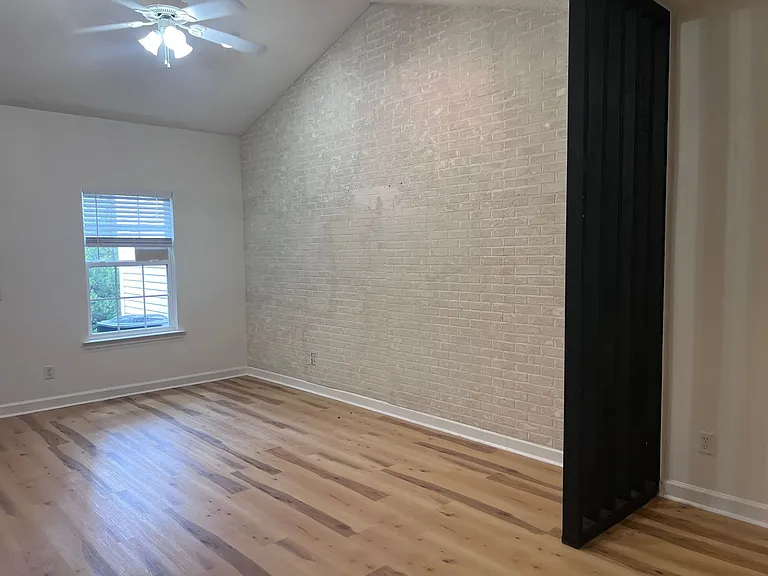 348 Moss Creek Ln — Photo 16