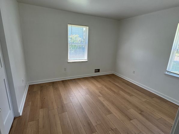 31 Gilbert St #1