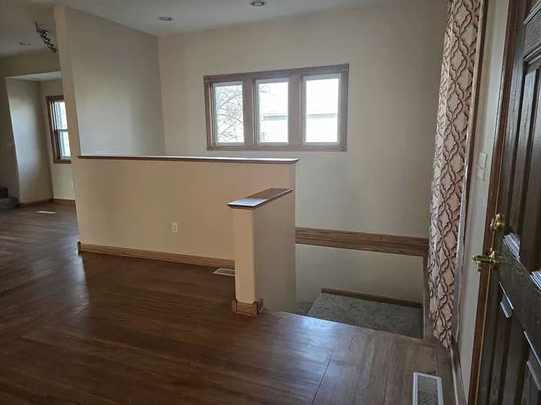 312 W 9th St — Photo 29