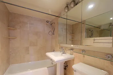 Rented by Julien Aractingi, LREB