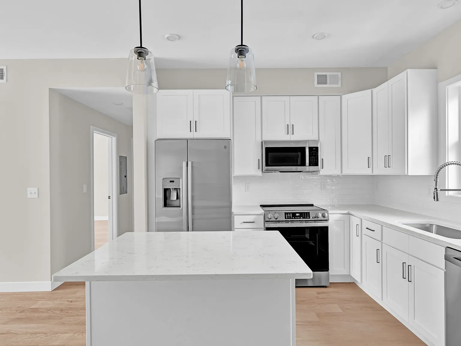1 bed, 1000 sqft, $2,000 — Photo 4