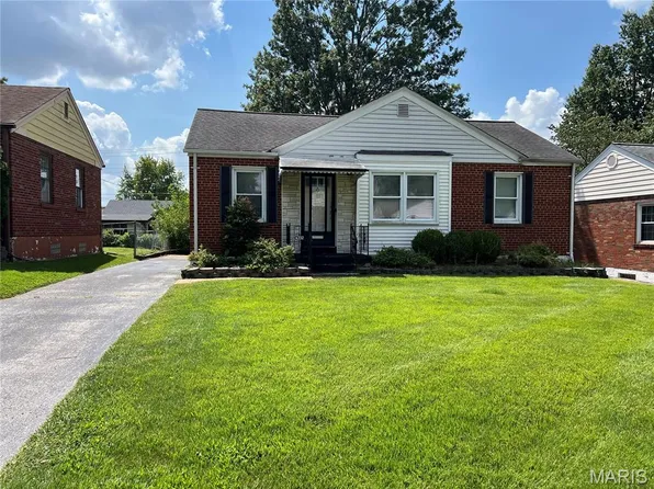 4332 Sunshine Dr, Saint Louis, MO 63116