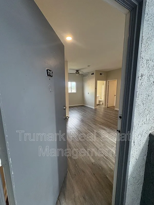 1 bed, 1.0 bath, $2,100 — Photo 2