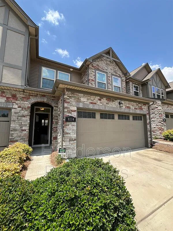 3 bed, 2.5 bath, 1790 sqft, $2,200 — Photo 1