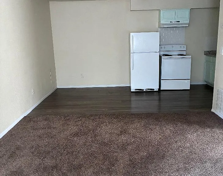 3300 SW 28th St #109 — Photo 2