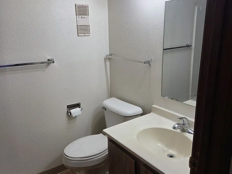 1612 W Main St — Photo 7