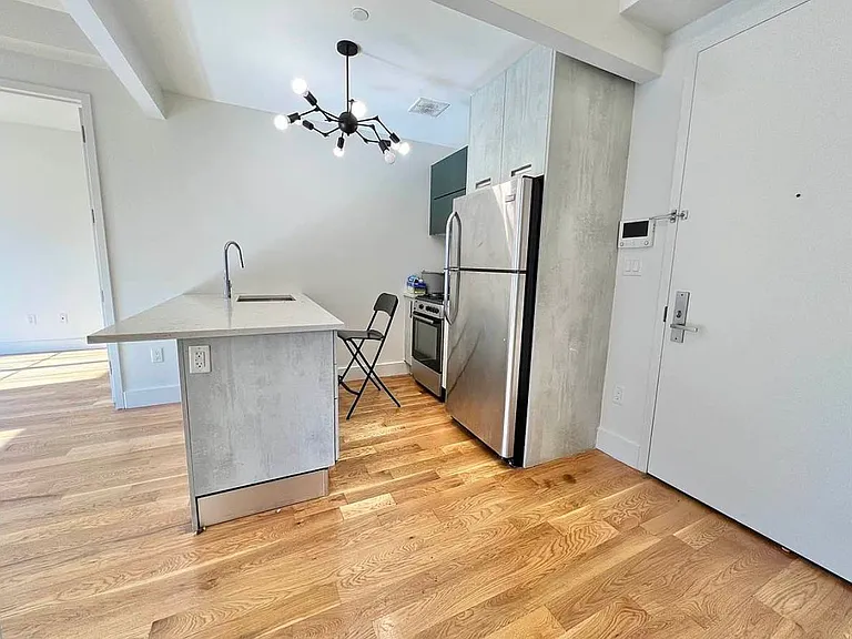 12 Ford St #7C — Photo 4