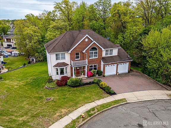 2nd image of 15 Alexander Ct