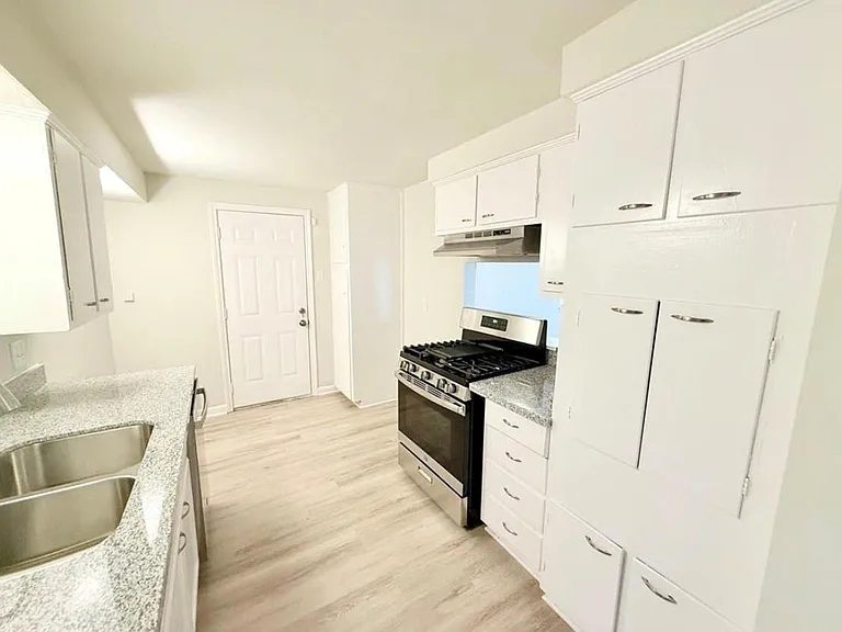 14106 White Heather Dr — Photo 8