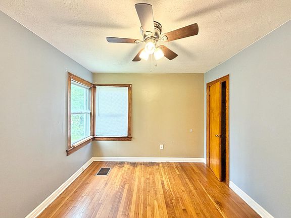 5th image of 160 Summerfield Rd