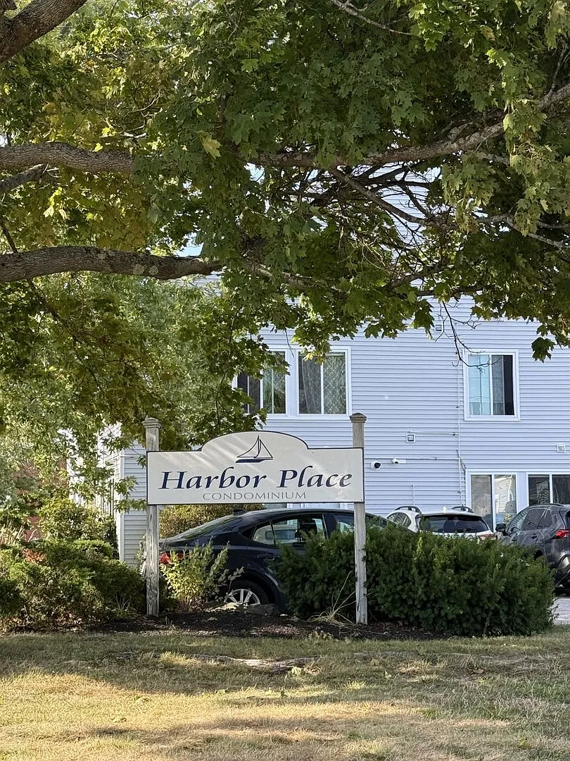 South Portland-Harbor Place: 2BR & 1 BA condo available 9/15/26 $2,600.00 + utils — Photo 2