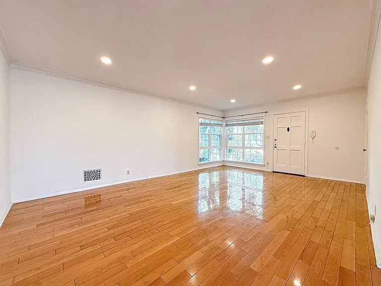 7652 Hollywood Blvd #2 — Photo 2
