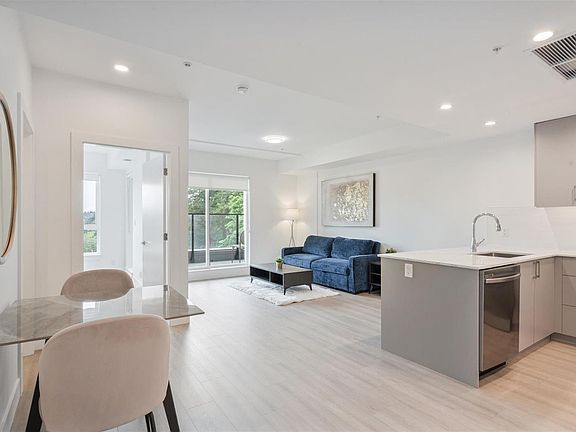 2nd image of 258 Helmcken Rd #403