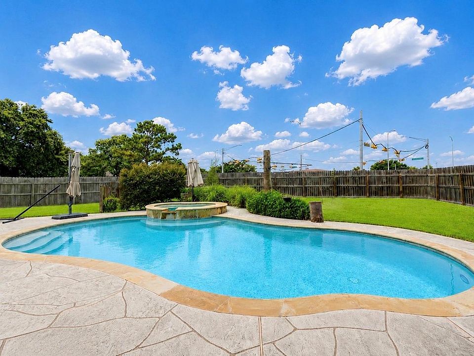 1st image of 2711 Sabal Palms Ct