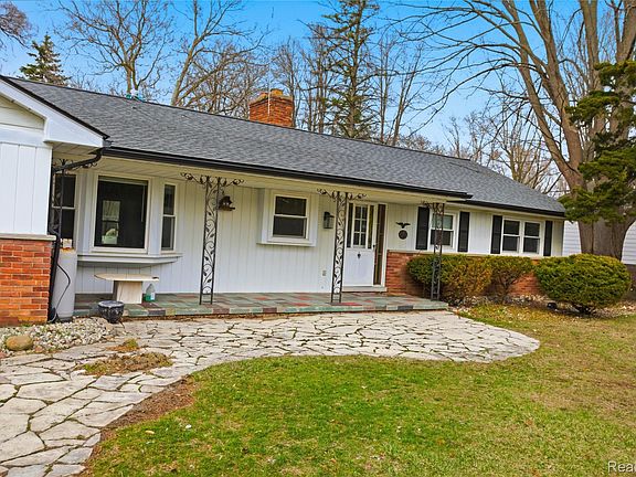 2nd image of 29256 Utley Rd