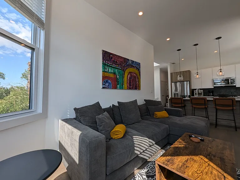 2120 W Belmont Ave #3F — Photo 4