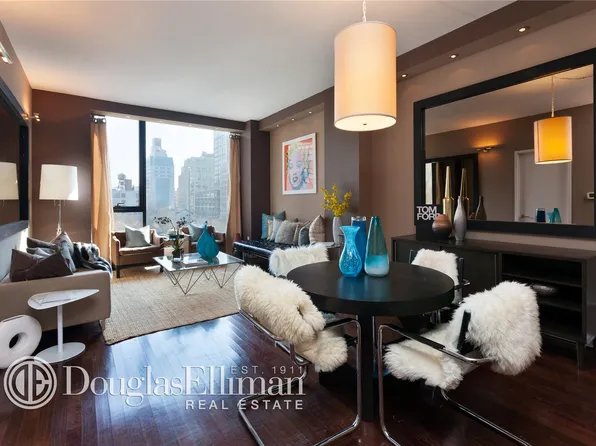 255 Hudson Street image 1 of 15