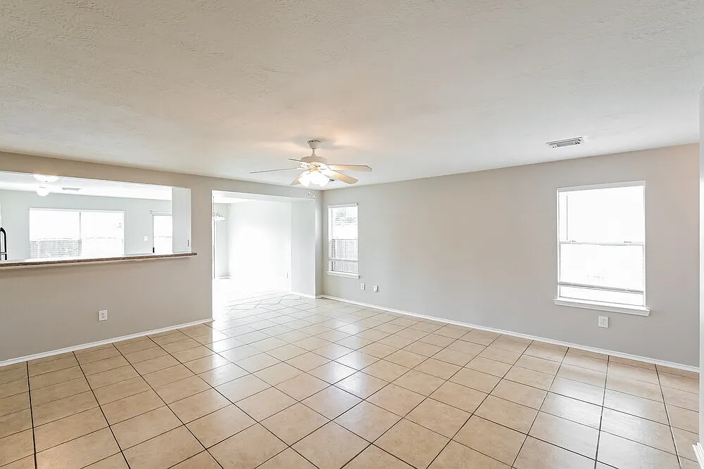 3 bed, 2.0 bath, 1824 sqft, $1,840 — Photo 4