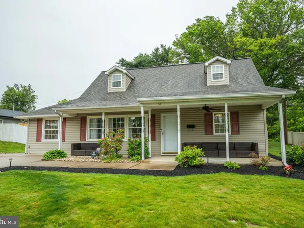 54 Camellia Rd, Levittown, PA 19057