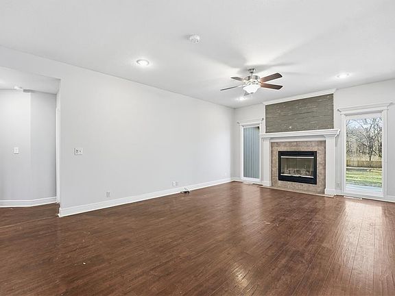 5th image of 1614 NW Nicholas Dr