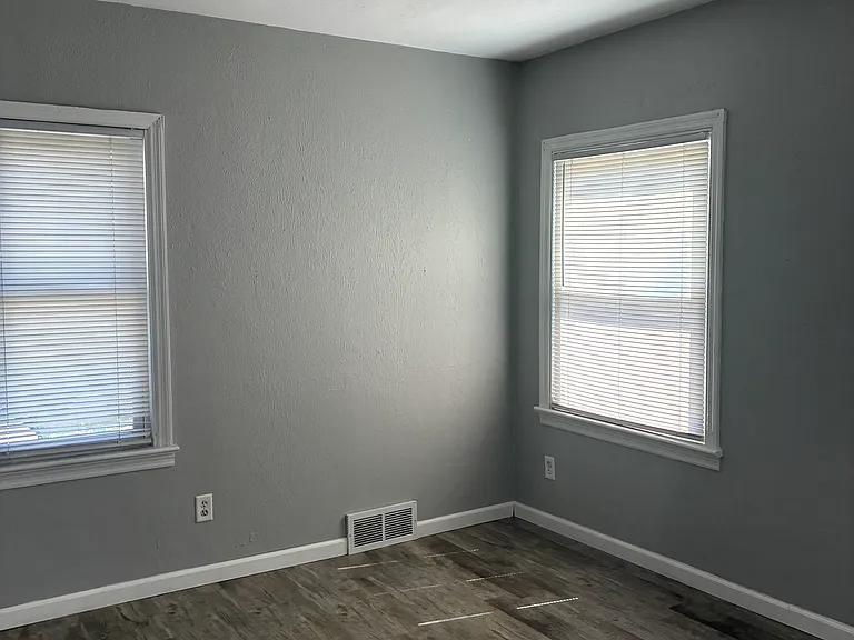 1717 E Ewing Ave — Photo 5