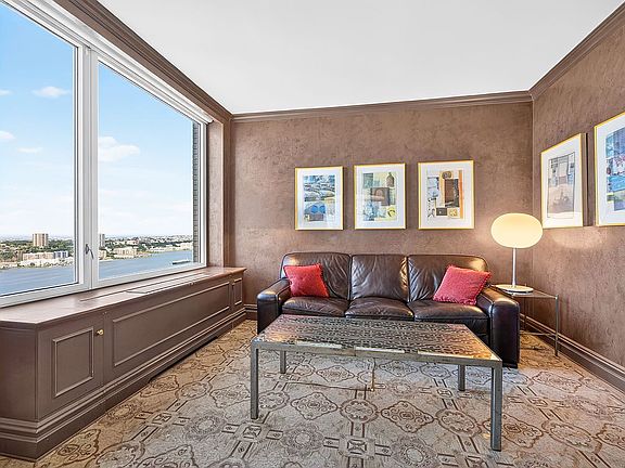 4th image of 220 Riverside Blvd APT 39C