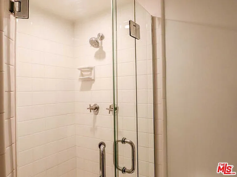 121 S Palm Dr #404 — Photo 29