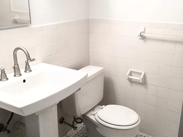 Spring Valley Apartments — Photo 16