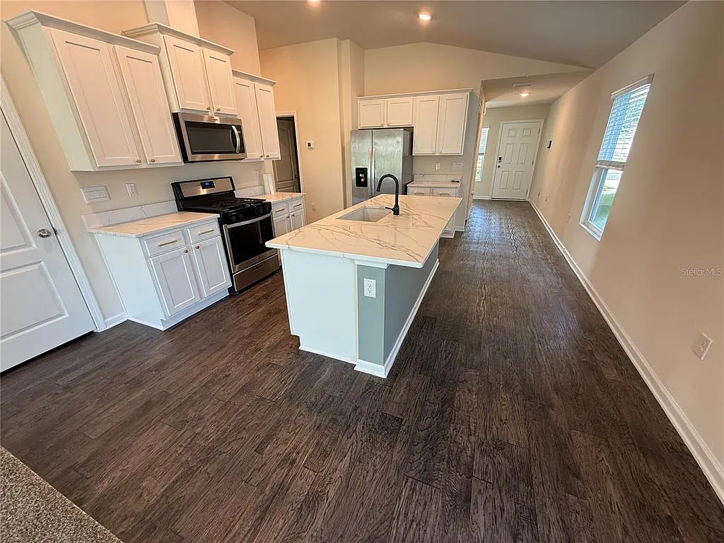 3 bed, 2.0 bath, 1402 sqft, $1,900 — Photo 4