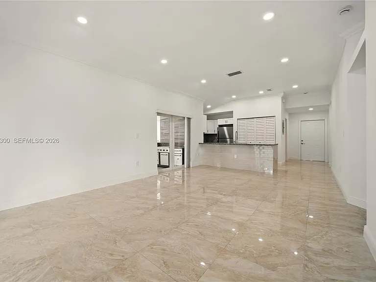 5202 NW 187th St — Photo 4