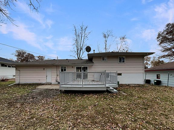 5th image of 901 Oak Ridge Point NE