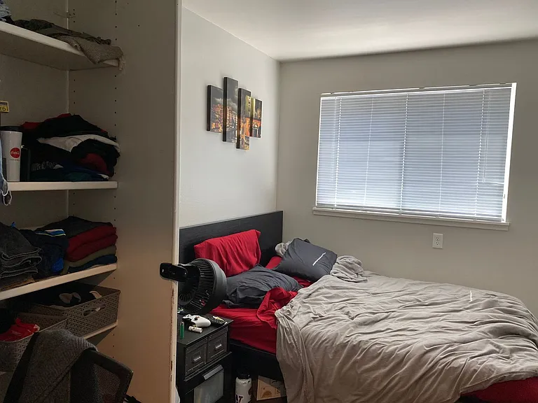 Adams Court Apartments — Photo 22