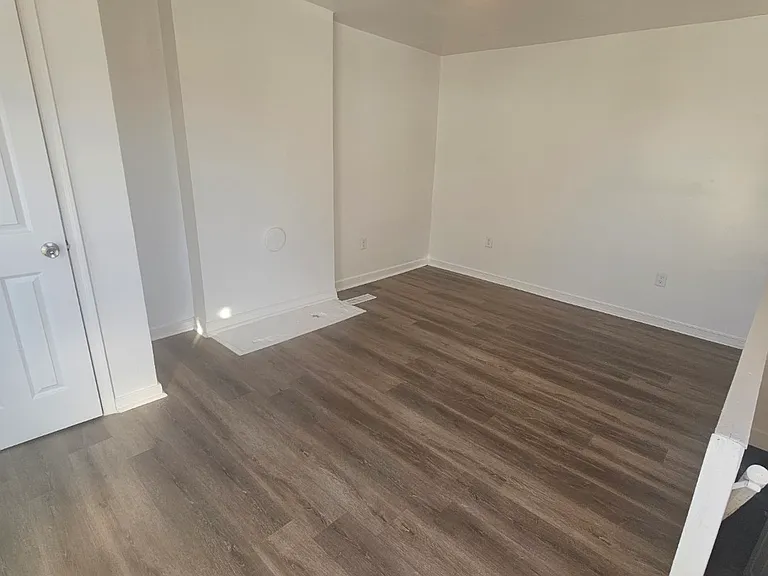 1019 Bolling St — Photo 5