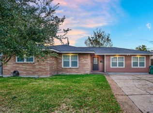2516 Blueberry Ln, Pasadena, TX 77502