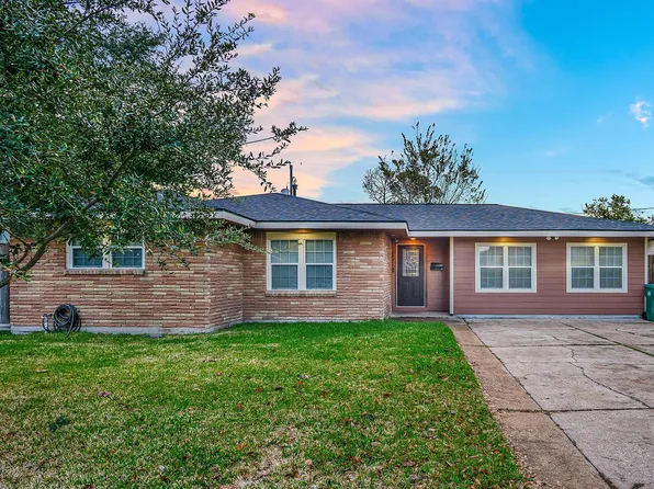 2516 Blueberry Ln, Pasadena, TX 77502