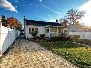 910 Magnolia Ave, Croydon, PA 19021