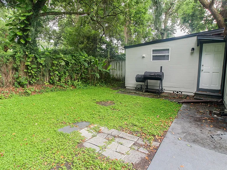 1709 Cloverlawn Ave — Photo 9
