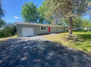 113 SW 20th St, Oak Grove, MO 64075