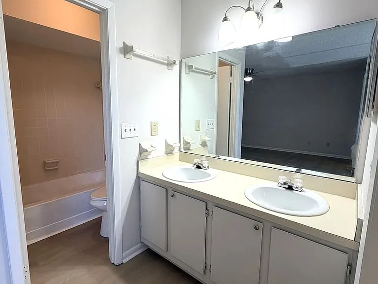 5646 S Pinebay Cir — Photo 10