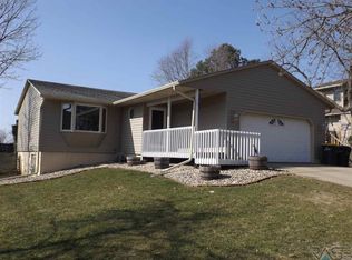 2309 S Chapelwood Ave, Sioux Falls, SD 57110