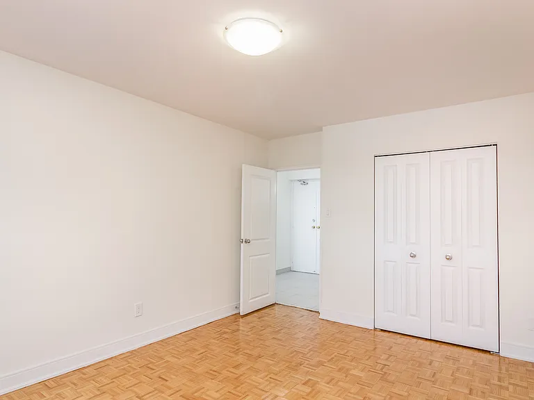 11 Shallmar Blvd — Photo 29
