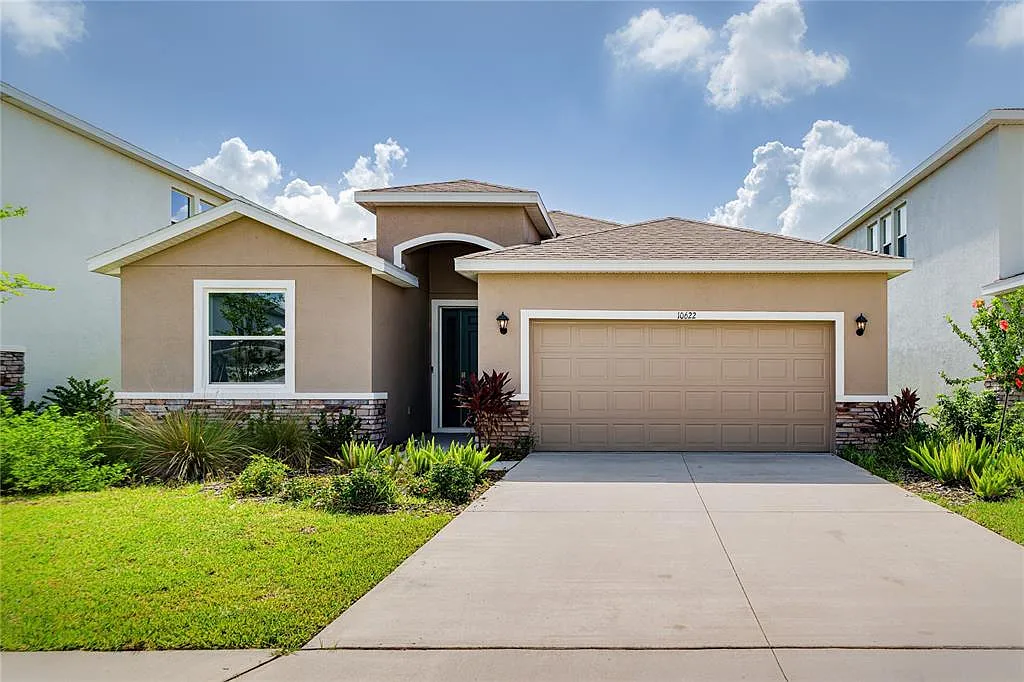 4 bed, 2.5 bath, 2043 sqft, $2,875 — Photo 1