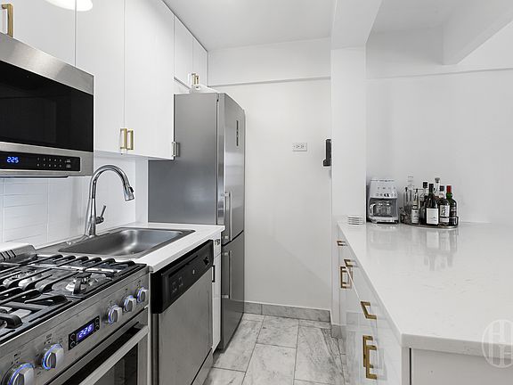 2nd image of 345 E 54th St APT 3B