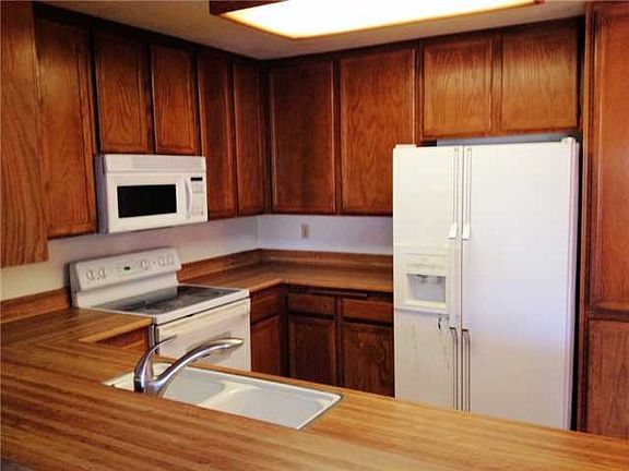 2nd image of 166 3rd Ave APT 3